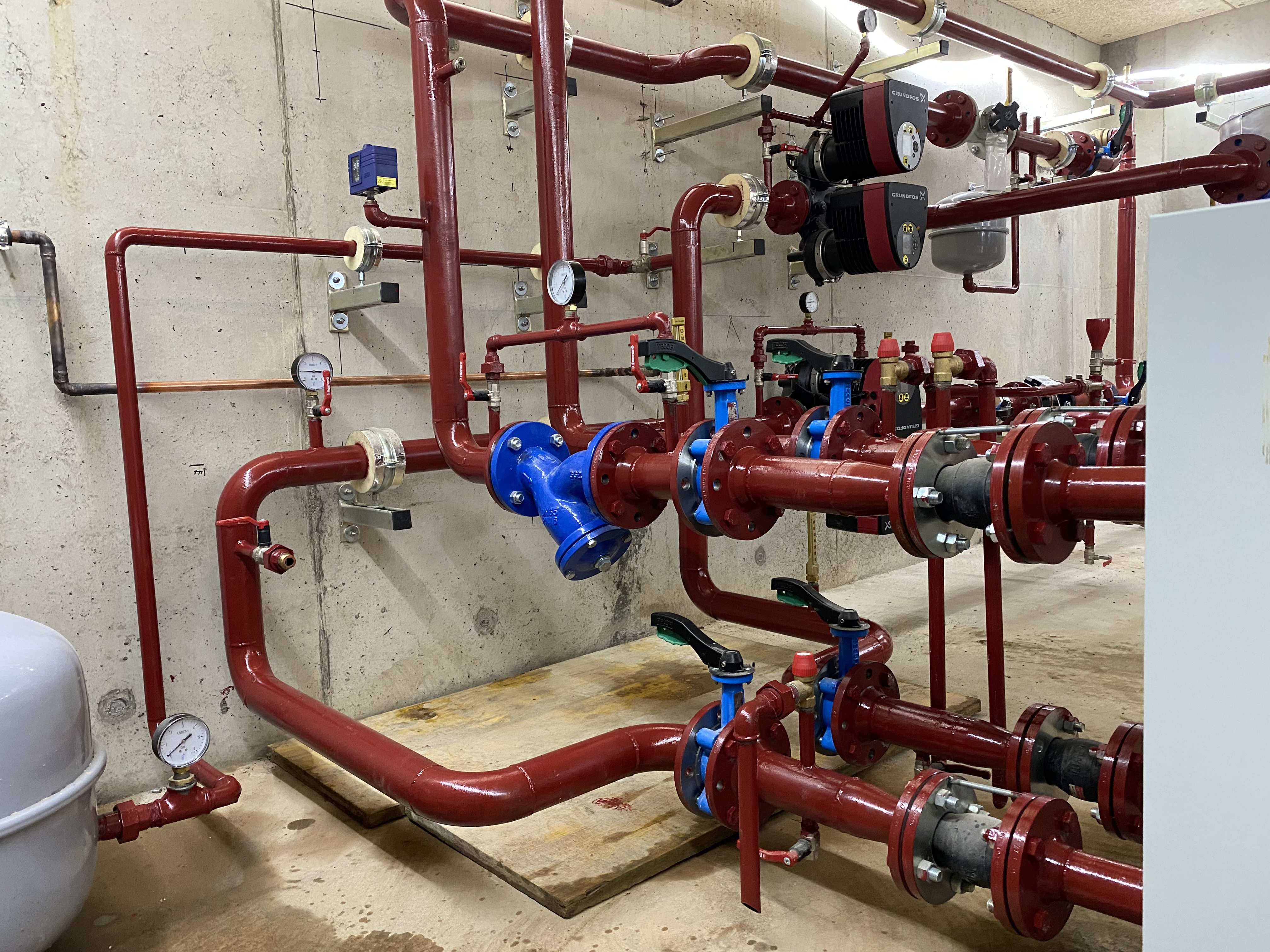 Panoplie hydraulique installée en local technique